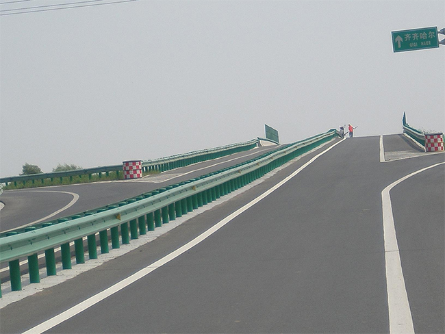 芜湖高速公路护栏的材质与规格