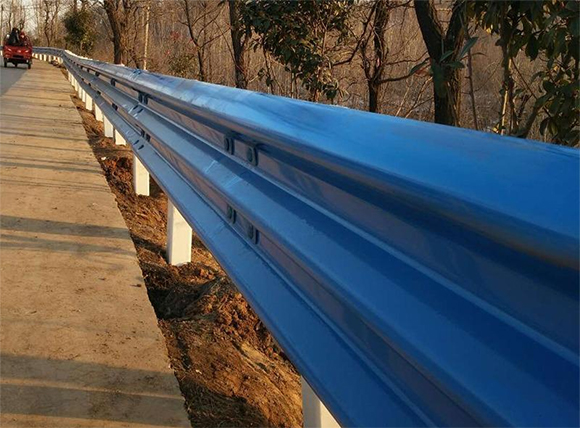 芜湖公路波形护栏板的优点